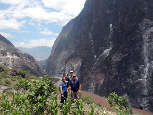 >Hiking Tiger Leaping Gorge
